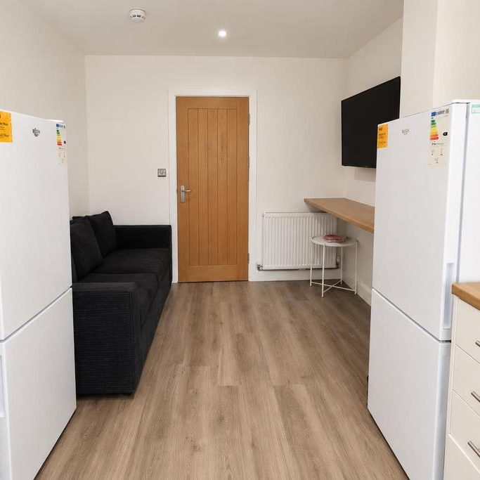 6 bedroom end of terrace house to rent - Photo 1