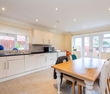 3 bed House To Let - Photo 3