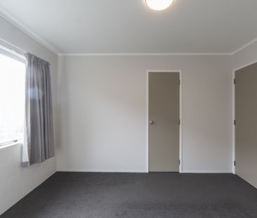 Charming 2-Bedroom Apartment in Hamilton - Photo 3