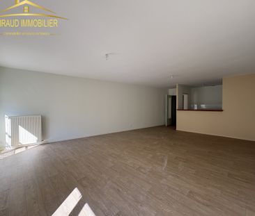 Location Appartement 2 pièces 66m² CHARLIEU 42190 - Photo 5