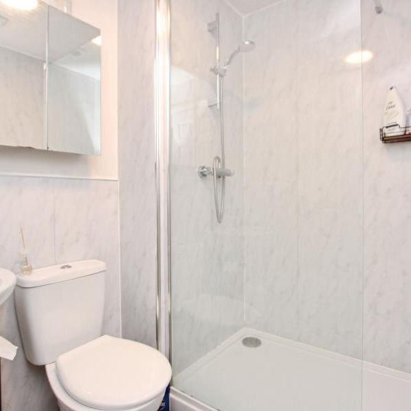 6 bedroom terraced house to rent - Photo 1