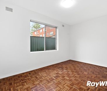 Classic 1 Bedroom Unit! - Photo 1