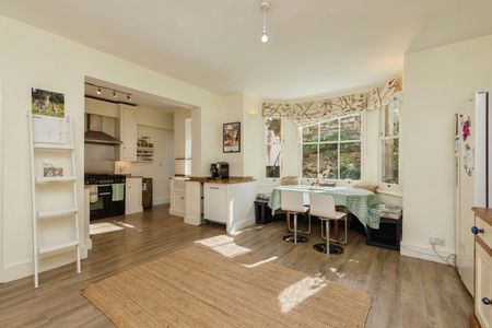 5 Bed Terraced House, Cotham Vale, BS6 - Photo 2