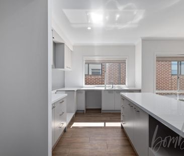 Impressive Family Home in Aurora Estate - Photo 4