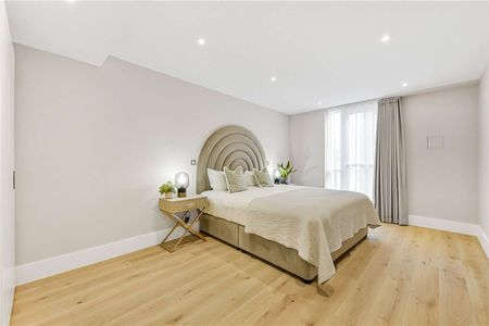 Recently refurbished three bedroom apartment in a high specification new development on Baker Street - Photo 5