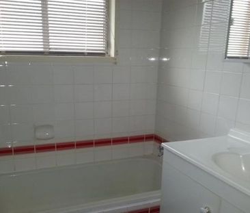 26 Askew Street, Tarragindi QLD 4121 - House For Rent | Domain - Photo 2