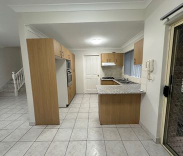 Modern two bedroom plus study townhouse - Photo 2