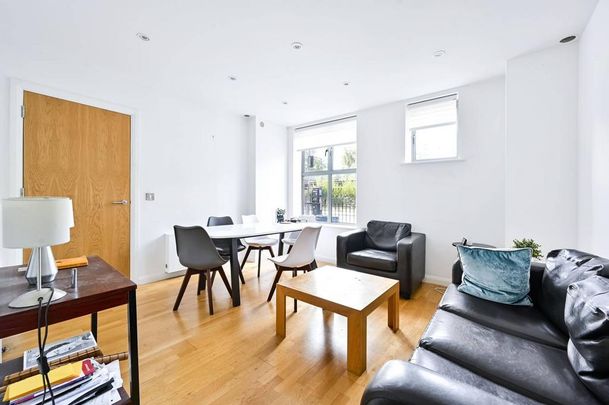 4 bedroom terraced house to rent - Photo 1