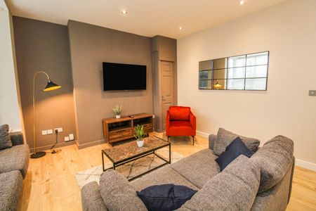 6 bedroom terraced house to rent - Photo 2