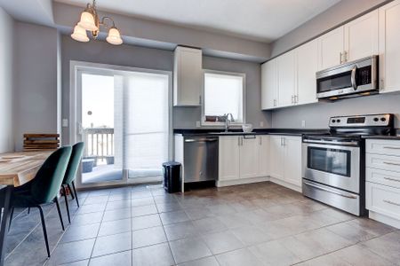 For Lease - 82 Bloom Crescent, Hamilton, Ontario - Photo 3