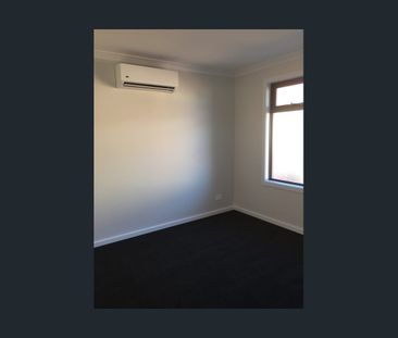 2 Bedroom Townhouse in the heart of Hadfield - Photo 4