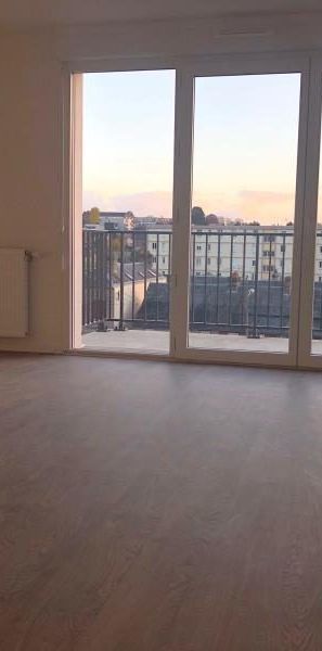 Location Appartement 3 pièces 62m² NOTRE DAME DE BONDEVILLE 76960 - Photo 1