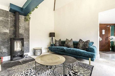 4 bedroom link detached house to rent - Photo 4