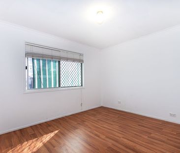 Highset home in Great Location With Dual Living Potential - Photo 3