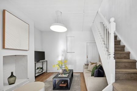 Harbourside terrace with a leafy garden oasis - Photo 2