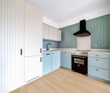 Hollandbury House, Brentford, TW8 - Photo 1