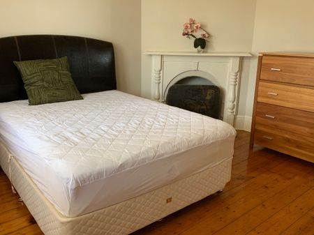 FULLY FURNISHED CHARACTER HOME! - Photo 4