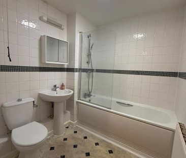 3 bedroom flat to rent - Photo 2