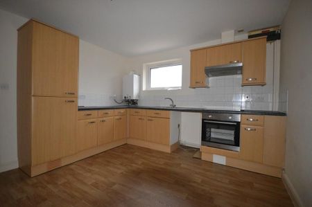 2 bedroom ground floor flat to rent - Photo 3