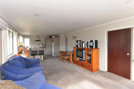 Central Richmond Family Home. - Photo 4