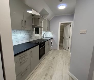 2 Bed Flat, Thornton Heath, CR7 - Photo 6