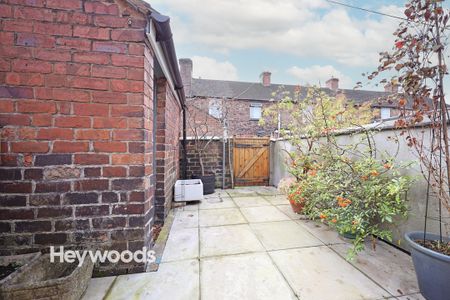 2 bed terraced house to rent in Stubbs Gate, Newcastle, Newcastle-under-Lyme, Staffordshire - Photo 2