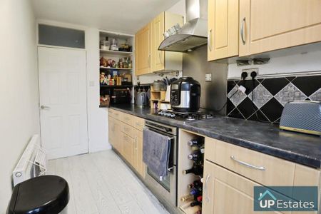 3 bedroom end of terrace house to rent - Photo 2