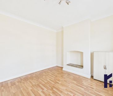 2 bedroom end of terrace house to rent - Photo 2