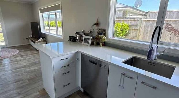 Near New 3 Bed House at the beach - Photo 1