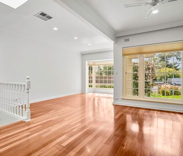 Elegant Home in Prestigious Leafy Suburb - Photo 1