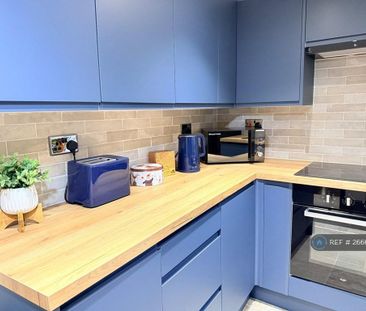 1 bedroom in a house share to rent - Photo 2