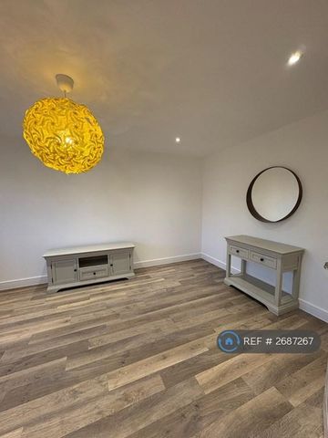 4 bedroom detached house to rent - Photo 2