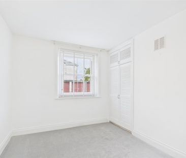 A 2 Bedroom Flat in Overton Park Road, Cheltenham - Photo 3