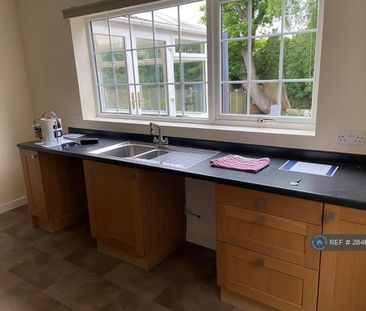 4 bedroom detached house to rent - Photo 5