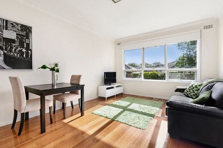 **UNDER APPLICATION**FABULOUS UNIT CLOSE TO BEACH, SHOPS AND TRAIN STATION! - Photo 5