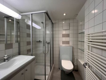 Appartement mansardé de 3,5 pièces avec beaucoup de charme - Photo 4