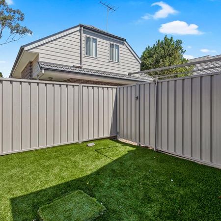 Near New Three Bedroom Townhouse - Photo 3