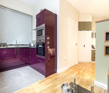 Apt 7, Q Two Residence - Photo 4