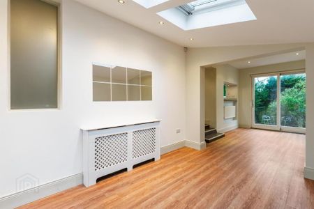 102 Kensington Road, Belfast, BT5 6NH - Photo 2