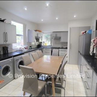 9 Bedroom Student House Leeds - Photo 1