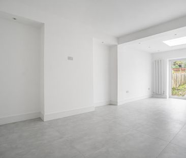 3 bedroom semi-detached house to rent - Photo 3