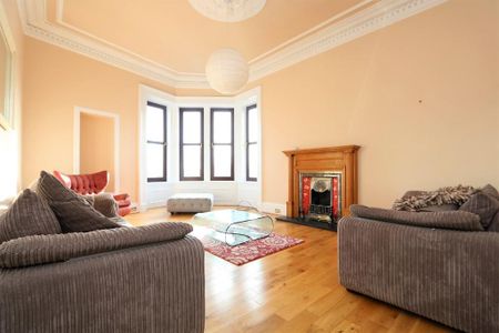 3 bedroom flat to rent - Photo 4