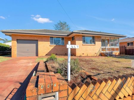 Updated 3-Bedroom Home – Walk to Usq & Kearneys Spring Park - Photo 5