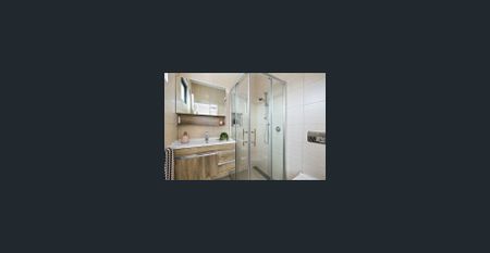 Luxurious Style, Steps from Westfield Doncaster - Photo 4