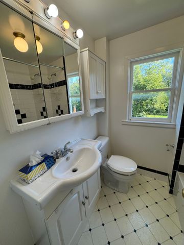 For Lease - 23 Yongeview Avenue, Richmond Hill, Ontario - Photo 3