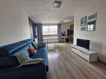 A LOUER STUDIO MEUBLE PORT LA NOUVELLE - Photo 2