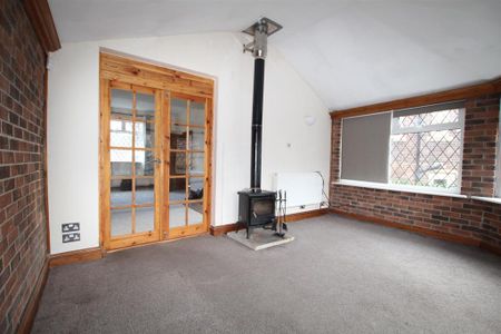 3 bedroom semi-detached house to rent - Photo 2