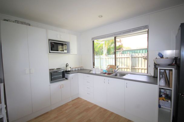 Low-Set 2-Bedroom Property with Private Yard – Walk to Maroochydore CBD - Photo 1