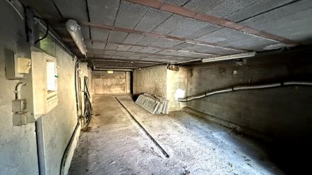 A LOUER _ Haut de villa 4 pièce(s) 103.87 m2 renové avec terrain arboré, terrasse et garage, - Photo 4