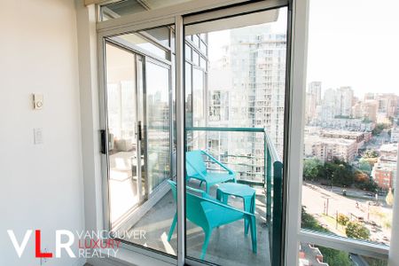 Condo in Downtown Vancouver, BC - Photo 5
